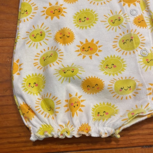 NWOT 9 month Carter’s yellow orange white sun ruffle sleeve one piece romper - Picture 7 of 13